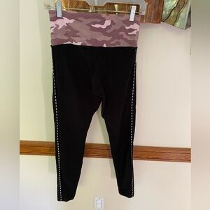 PINK camo and black yoga leggings Medium